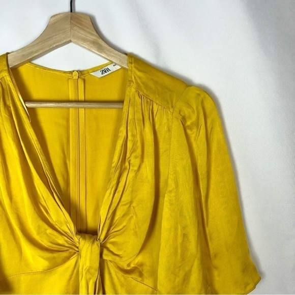 Zara Yellow Knotted Front Short Sleeve Satin Blouse XS - Picture 4 of 4